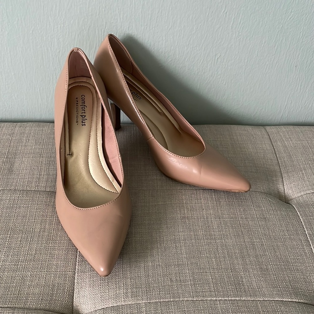 Beige high heels (pumps) with skinny heel